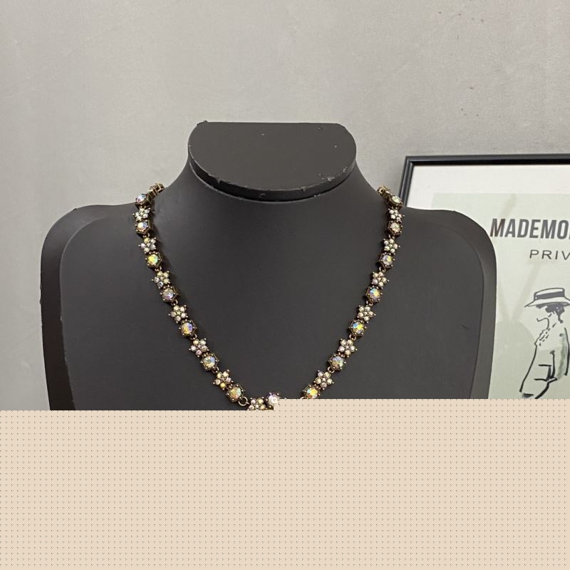 G*u*i necklaces